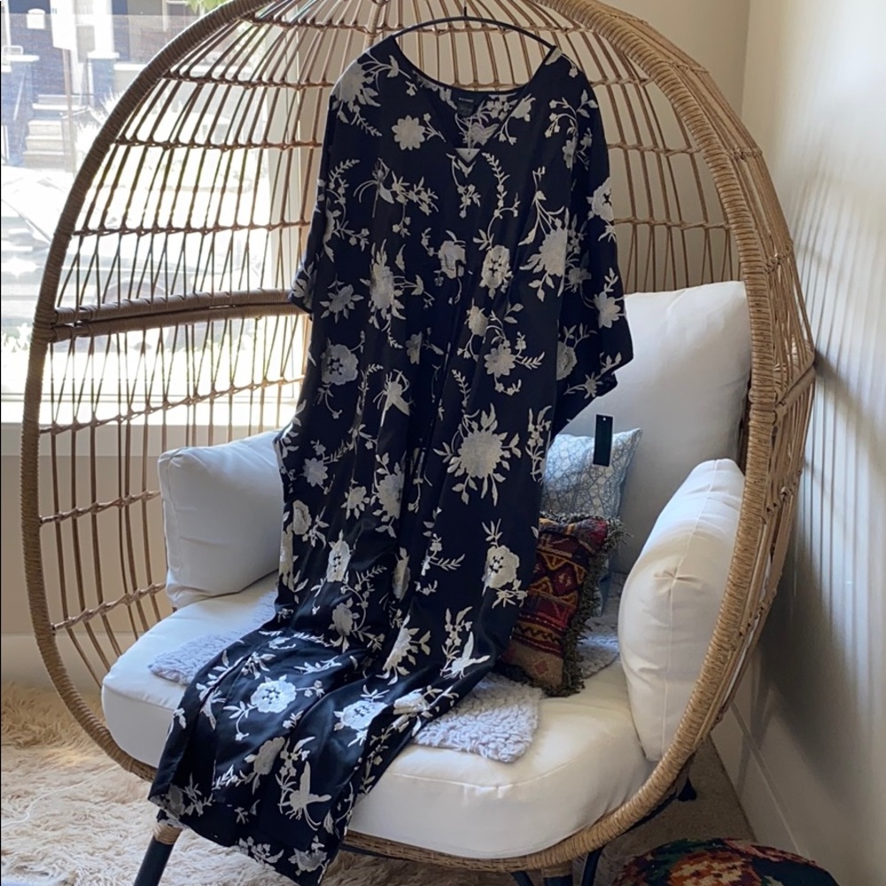 Natori Embroidered Caftan SZ M, New w/ tags